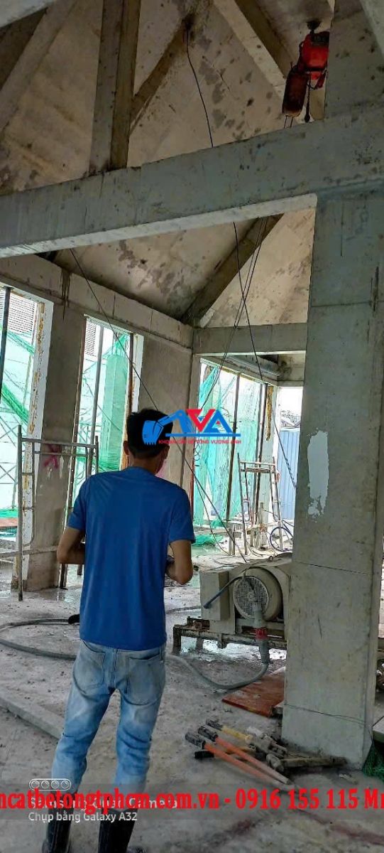Cắt Bê Tông Bằng Máy Cắt Dây Kim Cương Thi Công Nhanh Giá Rẻ