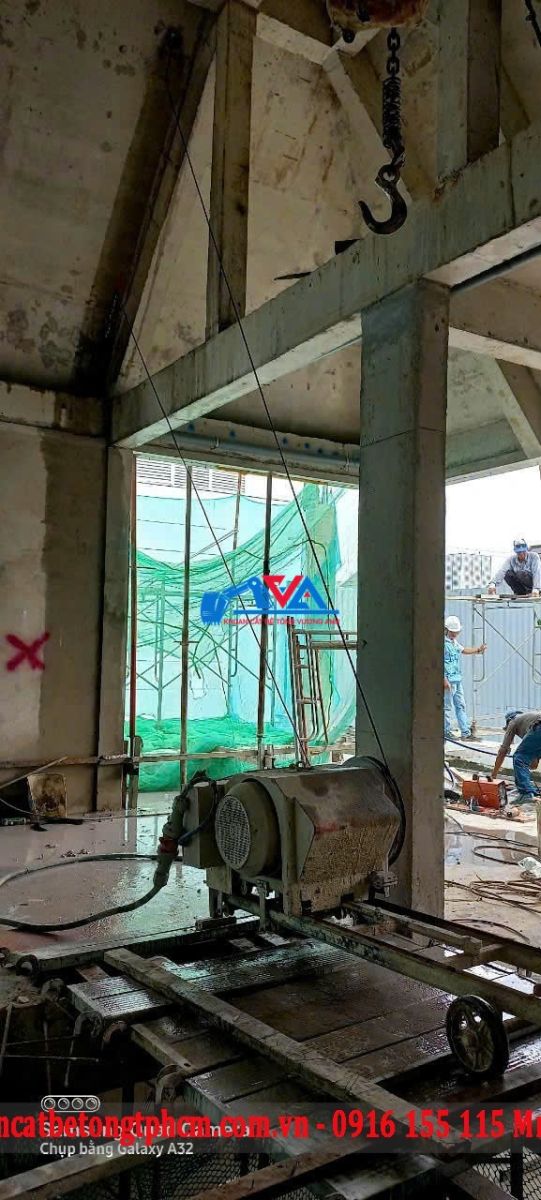 Cắt Bê Tông Bằng Máy Cắt Dây Kim Cương Nhanh Gọn Không Rung Lắc