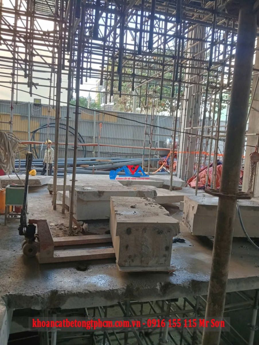 Dịch Vụ Khoan Cắt Bê Tông Bằng Máy Cắt Dây Kim Cương Giá Tốt