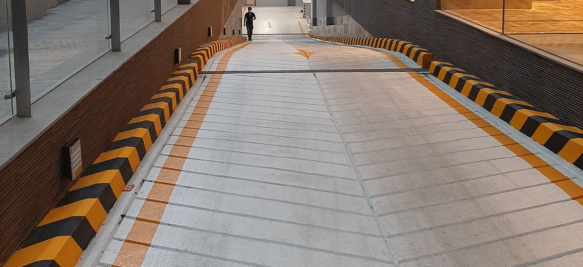 Cắt Rãnh Ramp Dốc Tầng Hầm