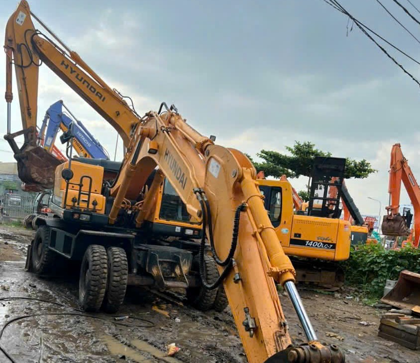Cho thuê xe cơ giới, xe cuốc, máy múc Bình Dương