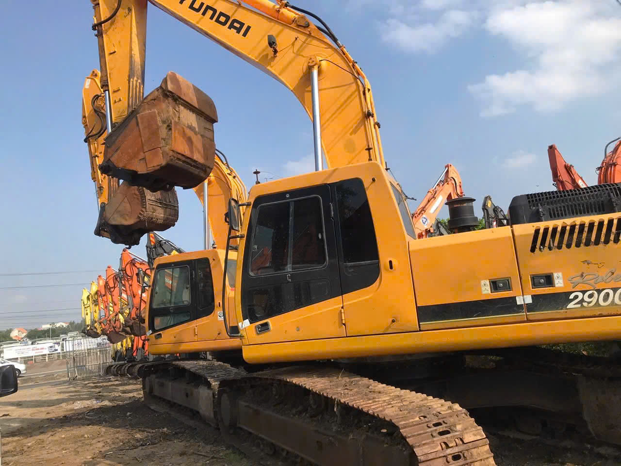 Cho thuê xe cơ giới, xe cuốc, máy múc Bình Dương